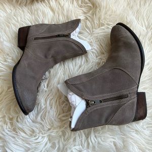 Brand New Olive Seychelles Leather Boots